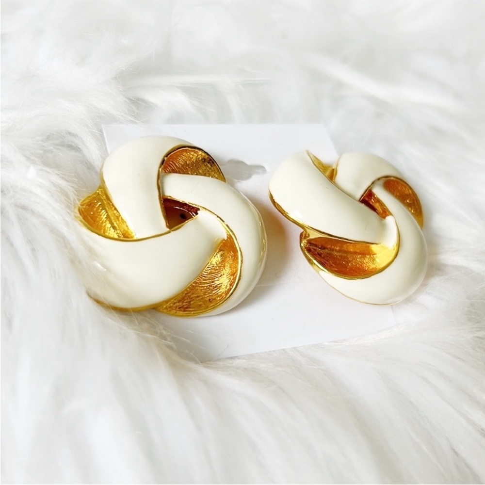 Vintage 1980s Large White Gold Knotted Clip Back Earrings - Picture 5 of 7
